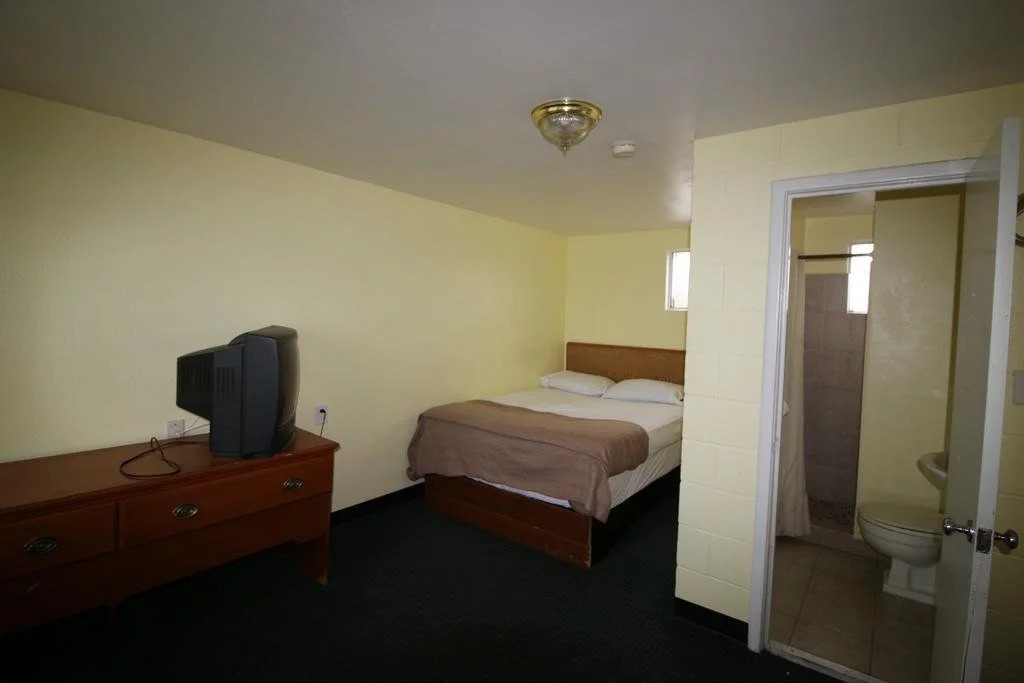 Sunland Inn