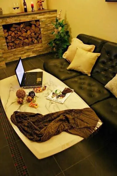 Lee Apartments
