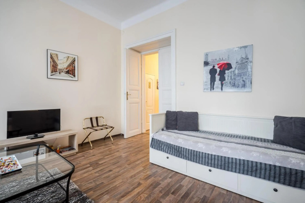 BpR Pyvo Street Home with balcony