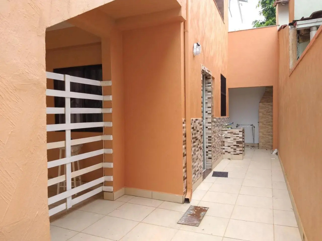 Casa 01 Dorm Terreno Compartido