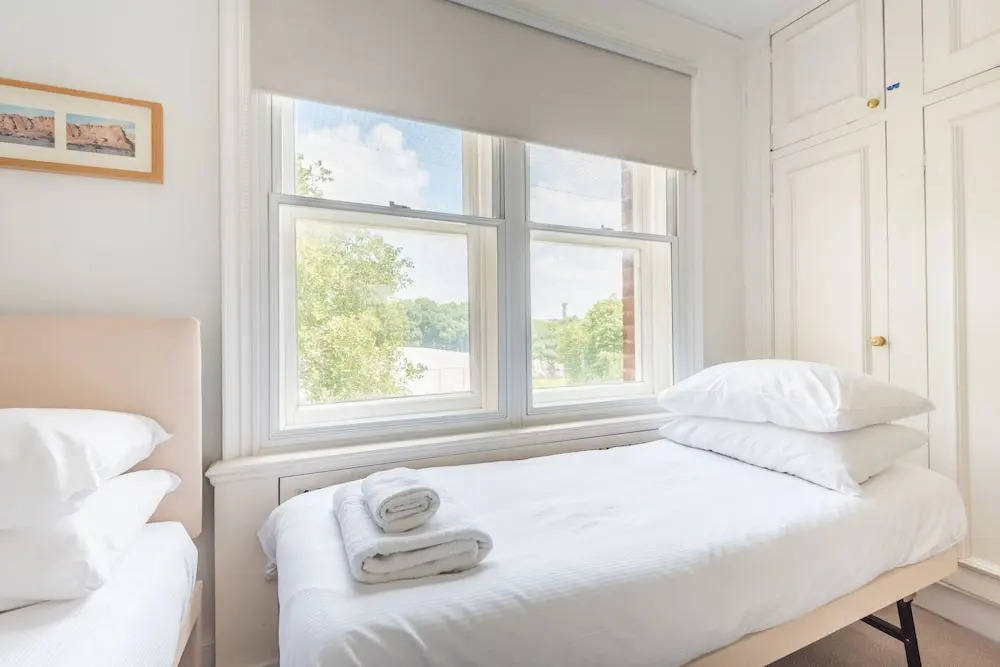 Charming Chelsea Apartment overlooking the Thames