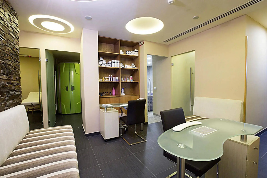 The J Hotel & Spa