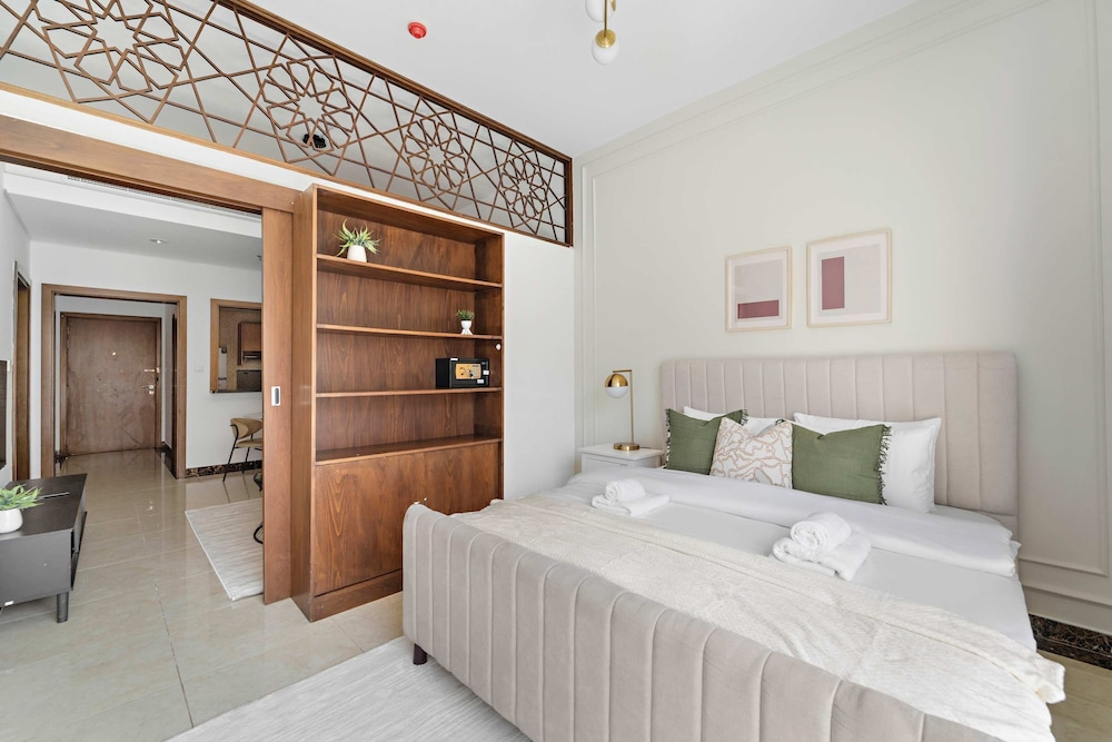 Silkhaus 1BR BIG Studio Space Pantheon Blvd