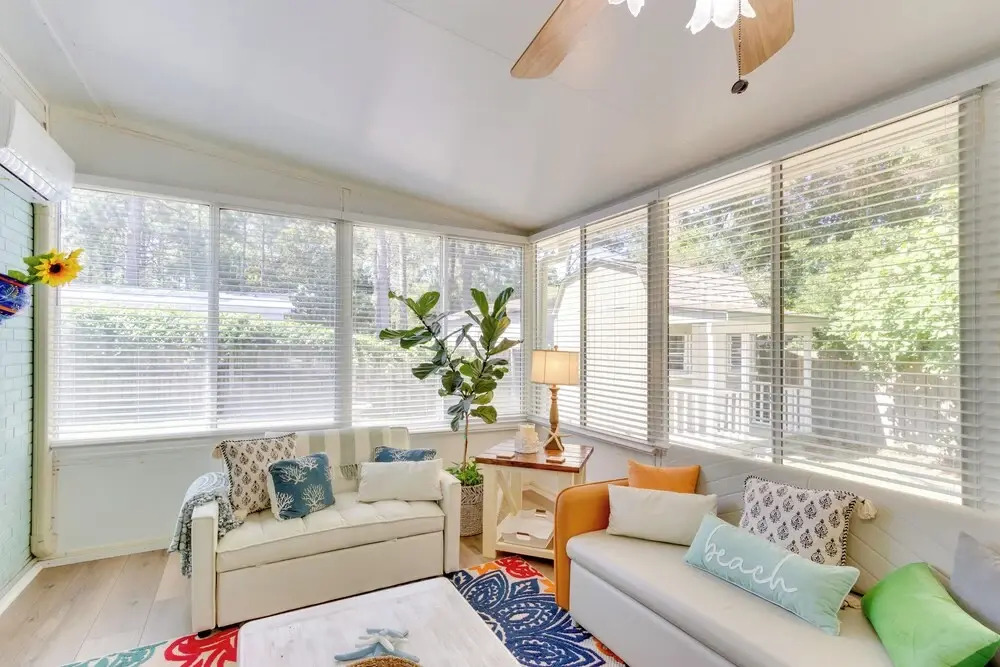 Bright Navarre Vacation Rental, 2 Mi to Beach!