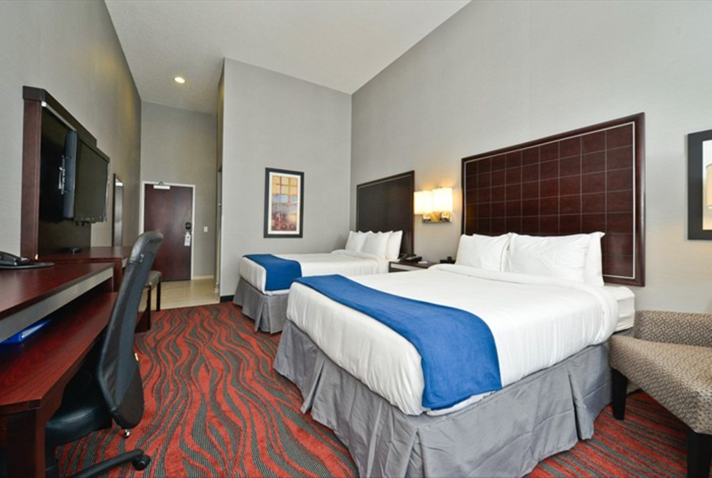 Holiday Inn Express & Suites Utica by IHG