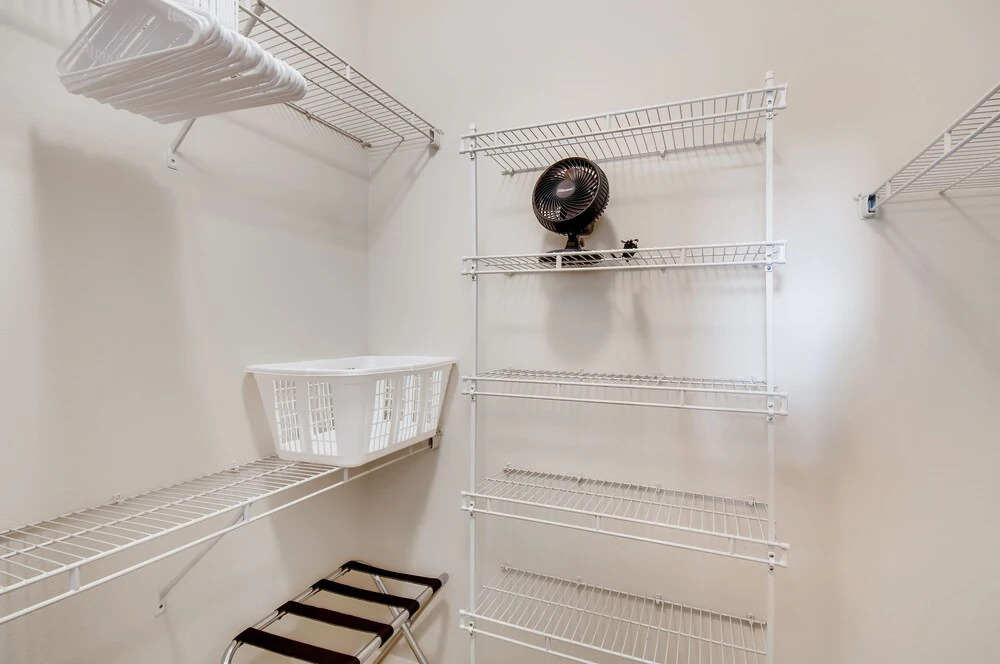 (70% off) - San Diego Top Location Work Or Fun 2BR/2.5 Bath - Pool, Gym, & Free Parking (FV10)