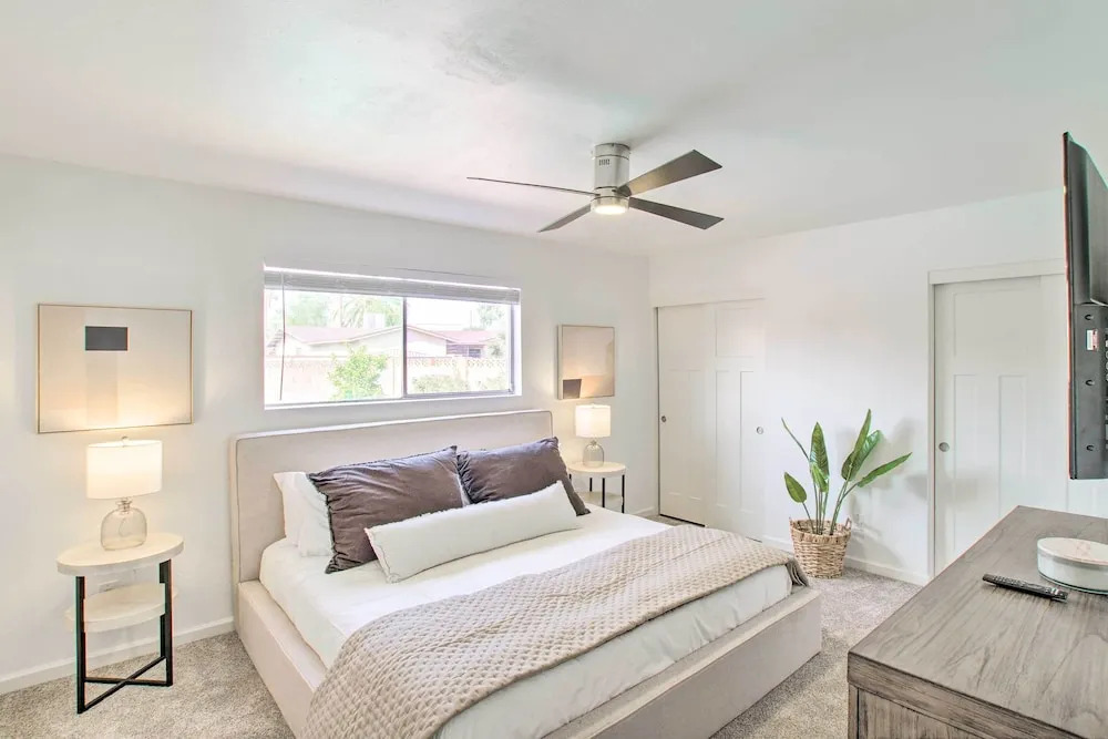 Fire Pit, Heated Pool: Central Tempe Escape!