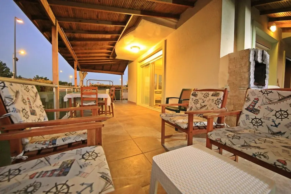 Family Friend Villa Pool 3b 1 Alacati Cesme