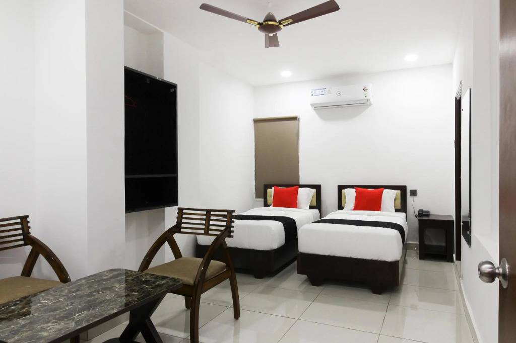 Collection O Mythri Hotel Near By ECIL, AS RAO Nagar, Sainikpuri
