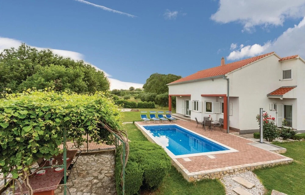Amazing Home In Kastel Novi