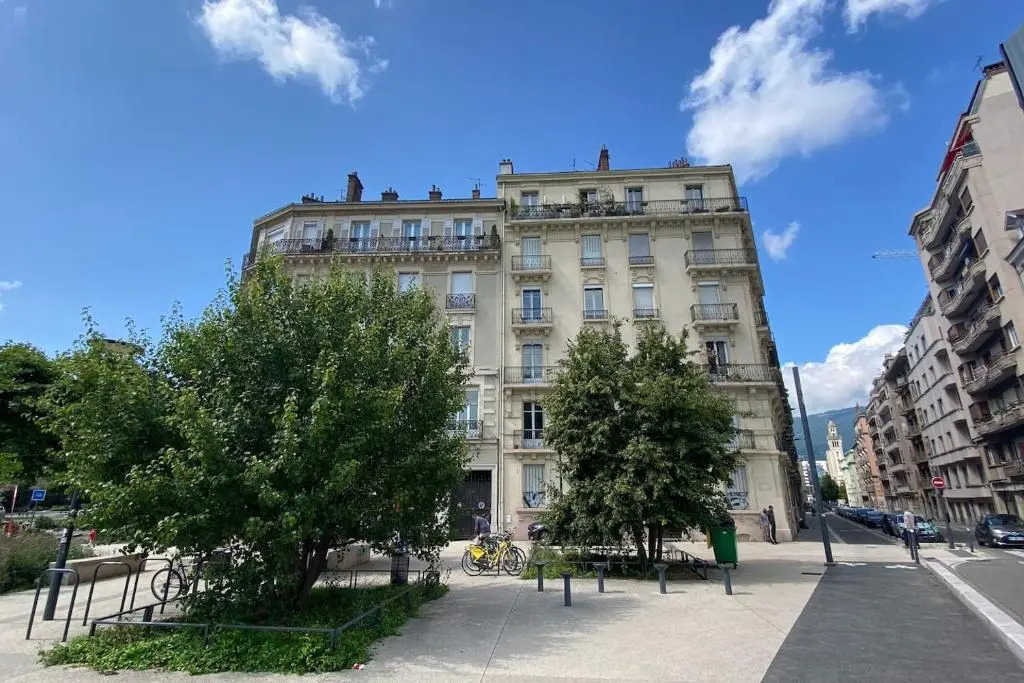 Le Téléphérique, vue Bastille, 6 pers, 300 m Gare