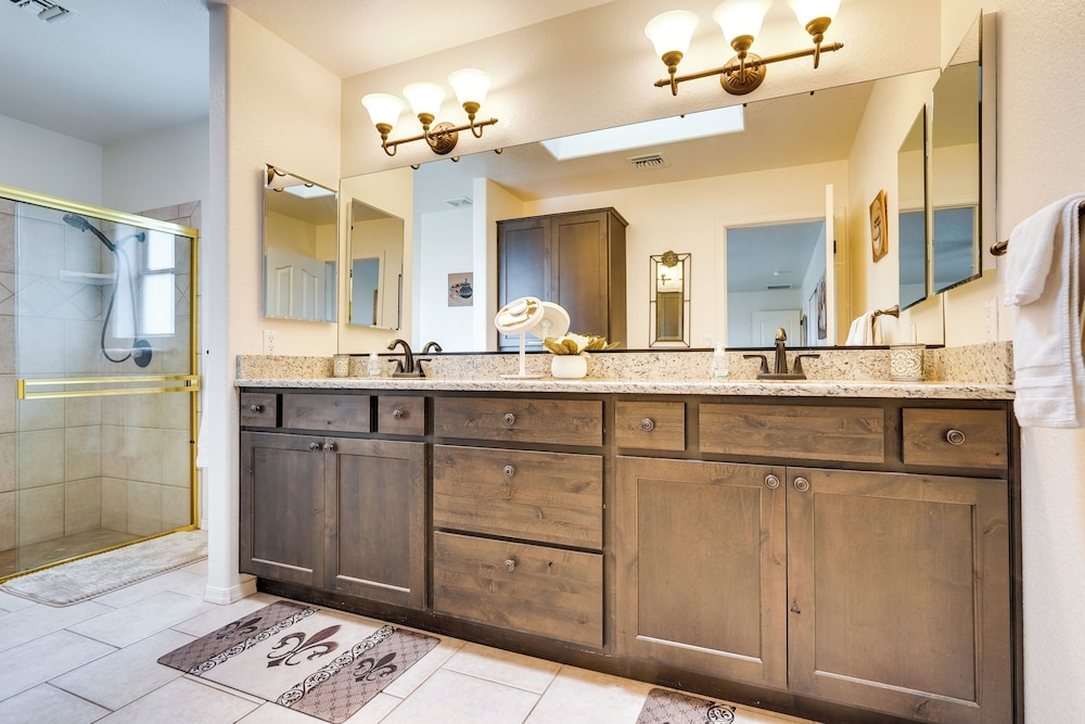 4 Mi to Lake Access: Home w/ Lake & Mtn Views!