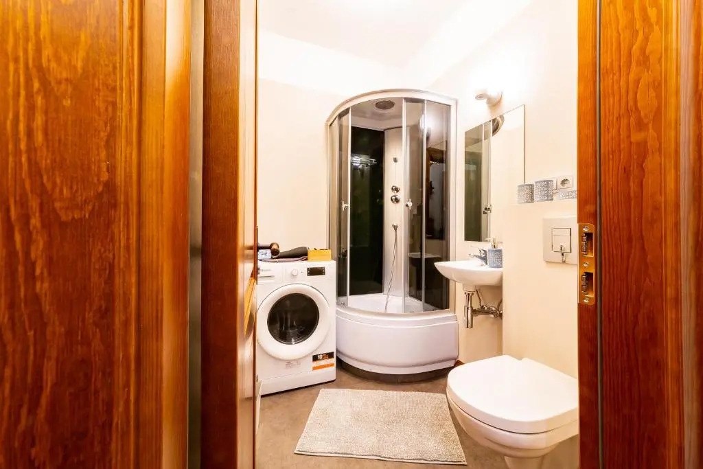Ancient Storie's AP 65sqm Renovated Free parking