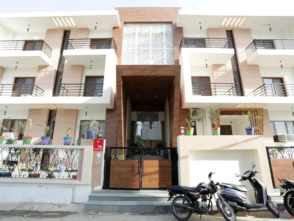OYO 13435 Atithi Suites