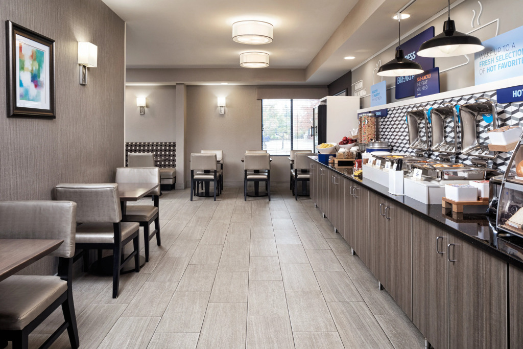 Holiday Inn Express Hotel & Suites Minneapolis - Minnetonka by IHG