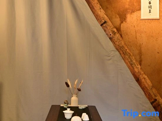 Shaxi Ancient Town Free Hand Star Picking Homestay
