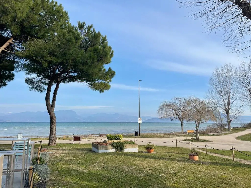 Appartamento con giardino privato, piscina e spiaggia a 500mt