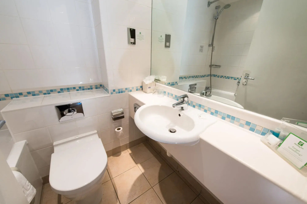 Holiday Inn Edinburgh Zoo by IHG