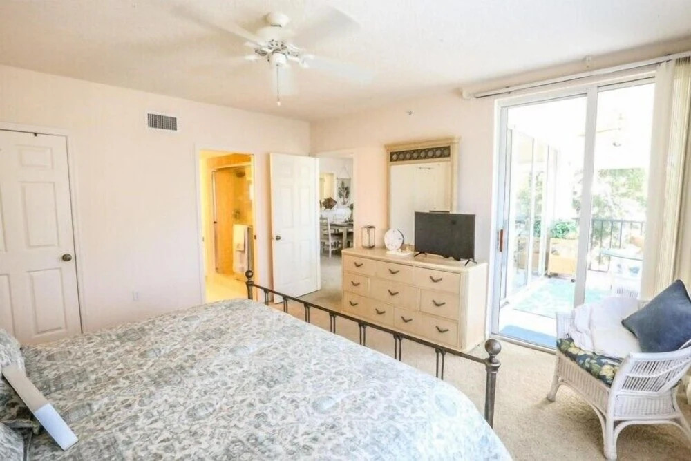 Hibiscus Point 821