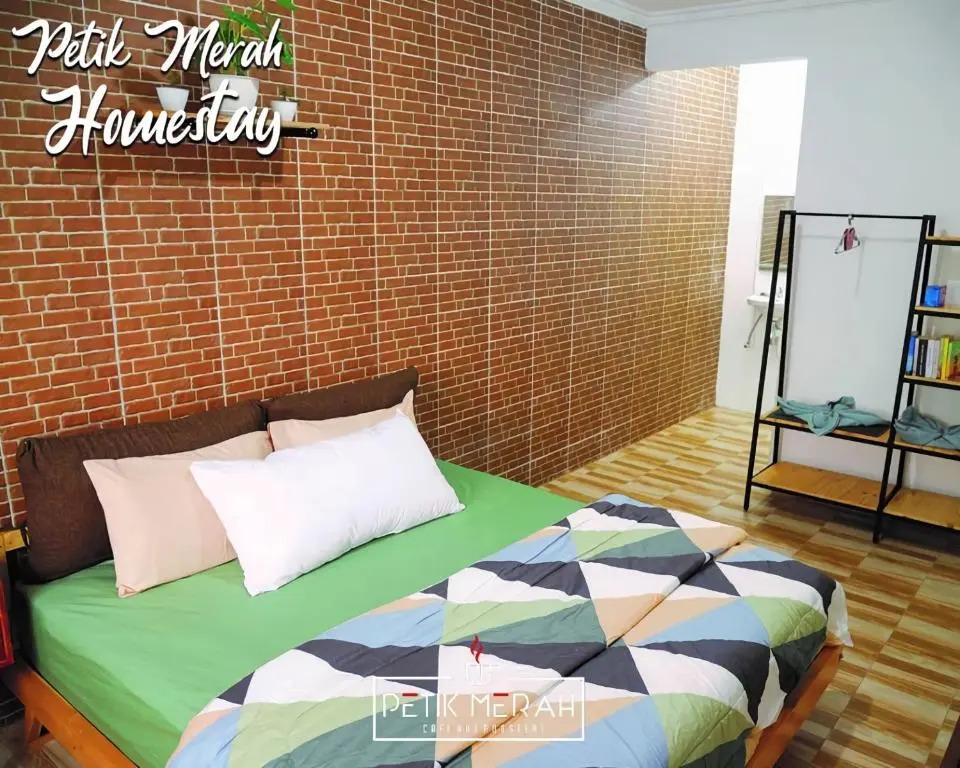 Petik Merah Homestay