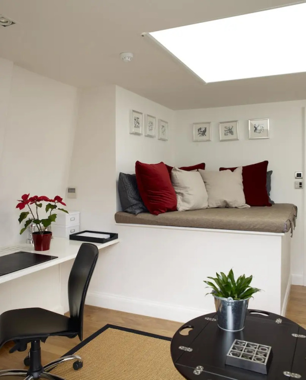 Palace View - Two Bedroom Apartment