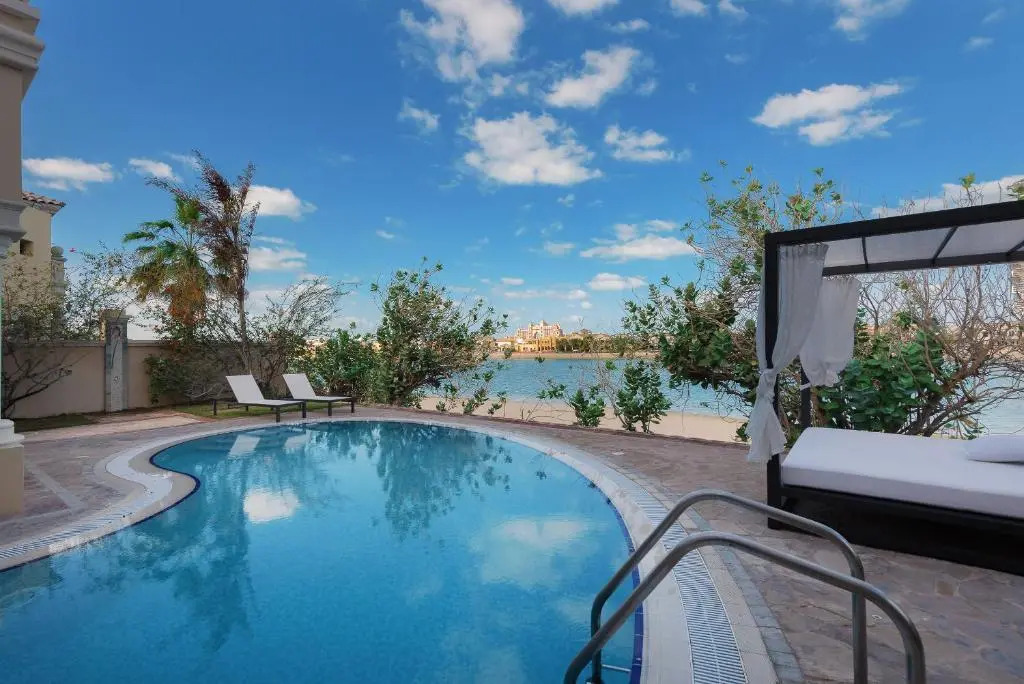 Maison Privee - Palm Jumeirah Beach Front XL Villa w/Prvt Pool