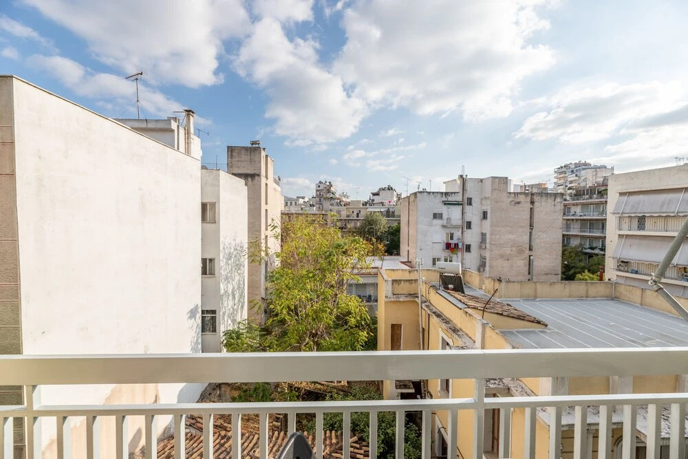 Renovated 3rd Floor Appartment