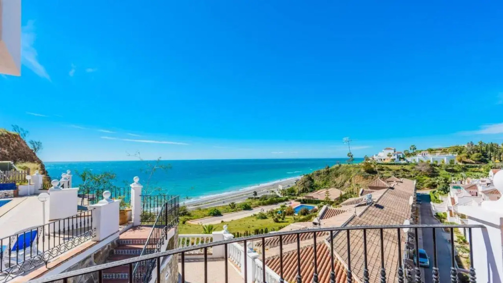 Villas Nerjazul - El Peñoncillo Beach