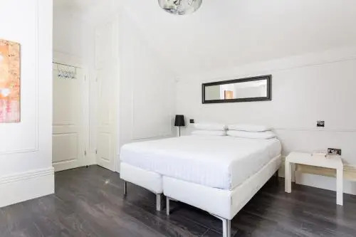 Stanhope Mews West II by Onefinestay
