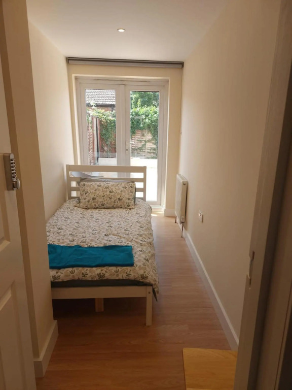 Spacious Single Room