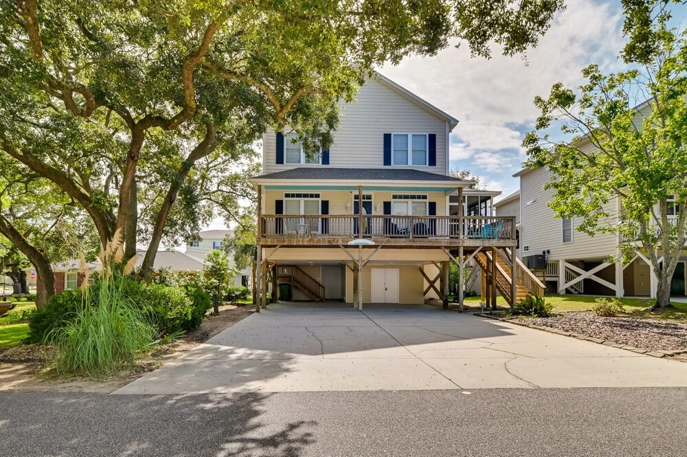 Walk to Ocean: Family Home in Surfside Beach