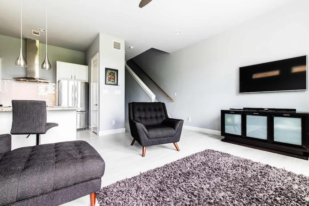 Brand New Townhouse next to Downtown