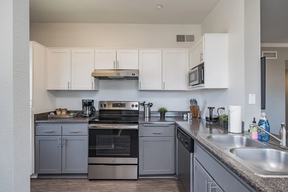 The Luxe Suites of Oceanside with Pool & Gym