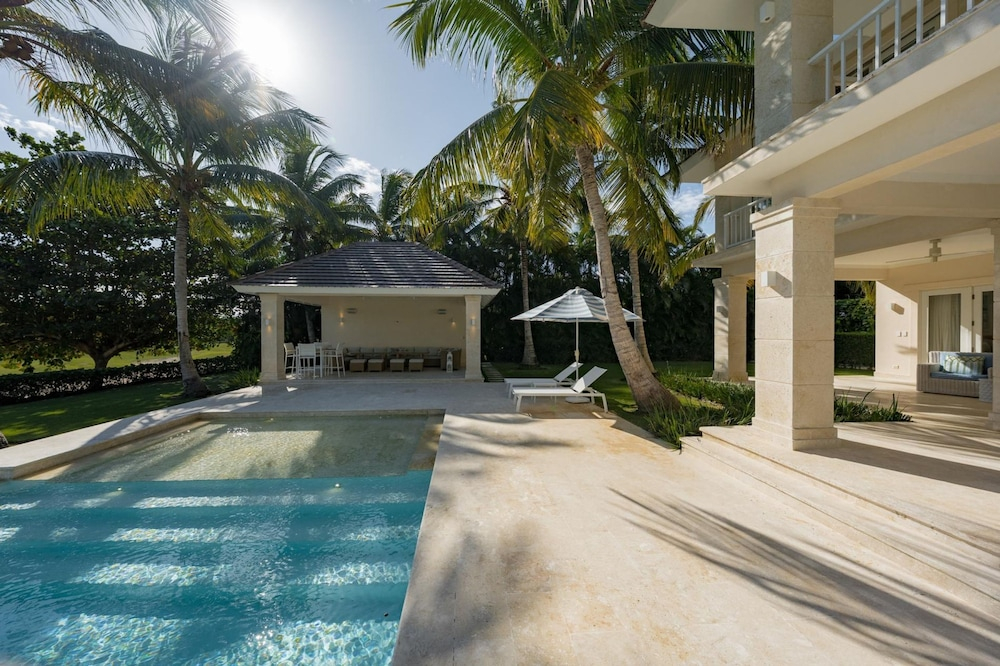 Arrecife 39 - Spacious 5BR Villa Near Beach Golf