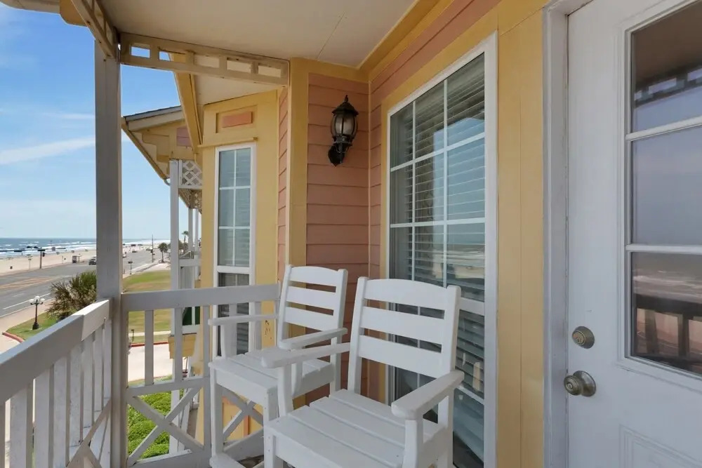 Victorian With A View 3 Bedroom Condo