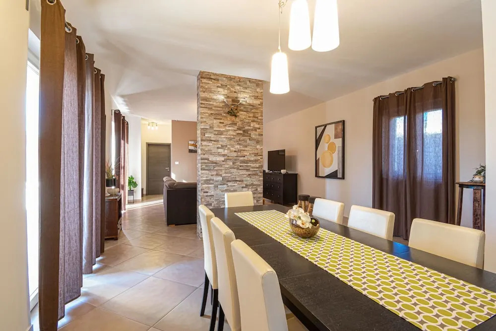 Villa Mira