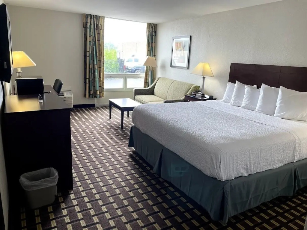 Days Inn by Wyndham Fort Wright Cincinnati Area