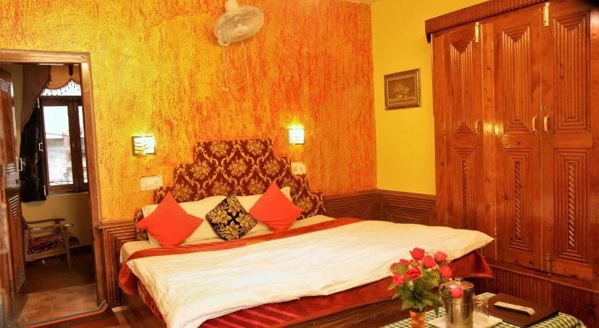 Hotel Chetna & Cottages