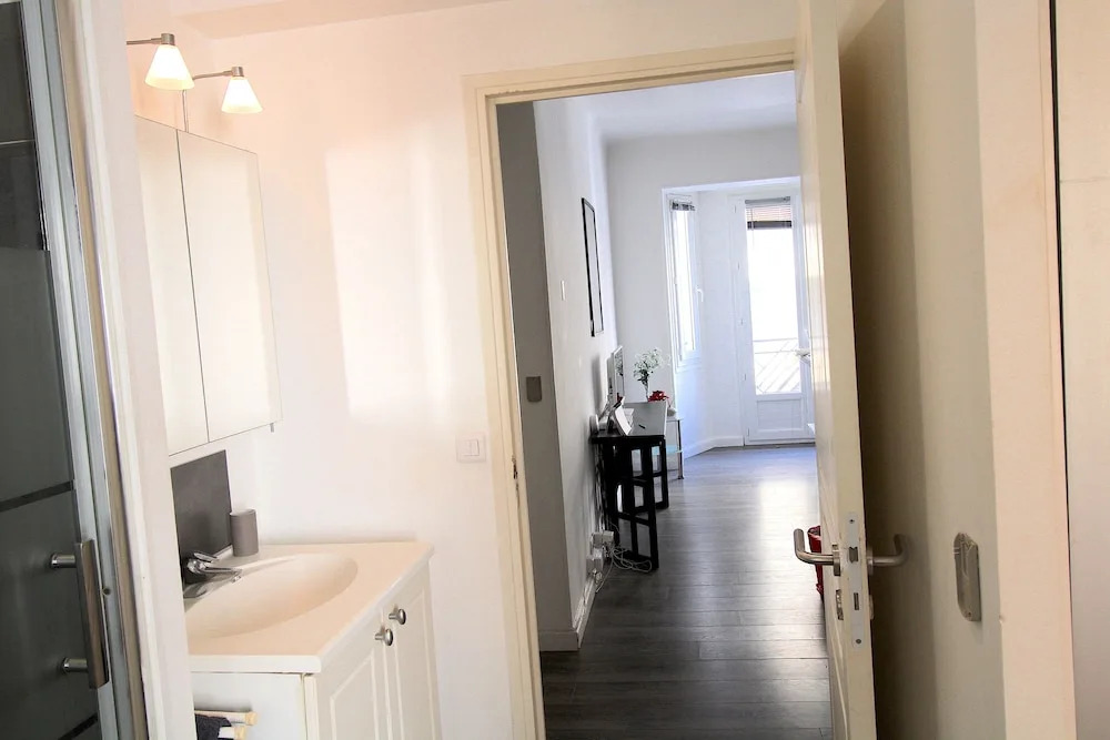 1 Chambre Latour Maubourg