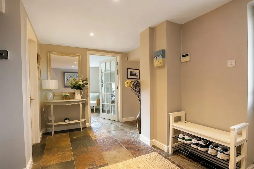 Lovely 5BD Home with Cinema & Games Room