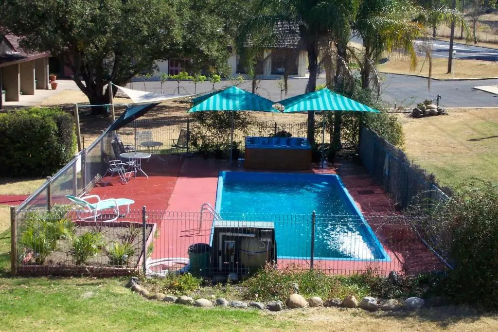 Colonial Inn Motel