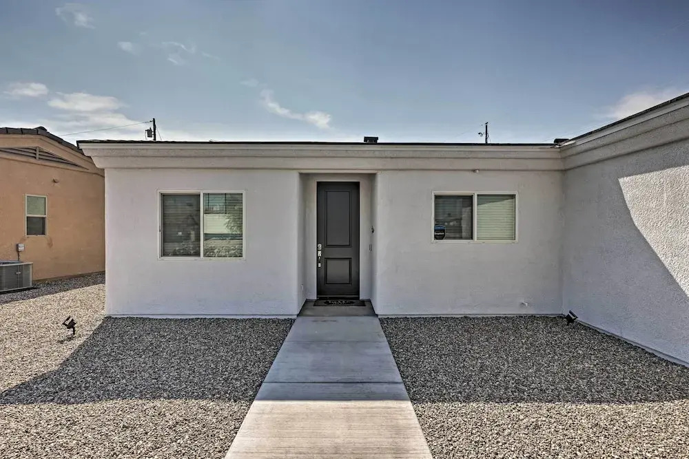Lake Havasu City Home w/ Fire Pit ~ 2 Mi to Lake!