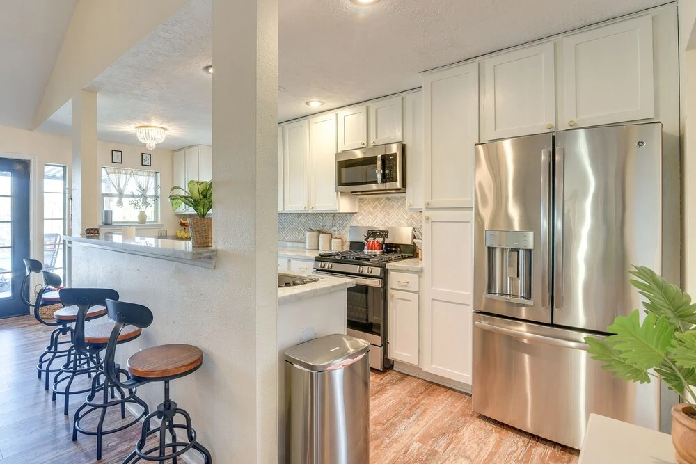 Central Seabrook Home: Pool ~ 2 Mi to Nasa Center!