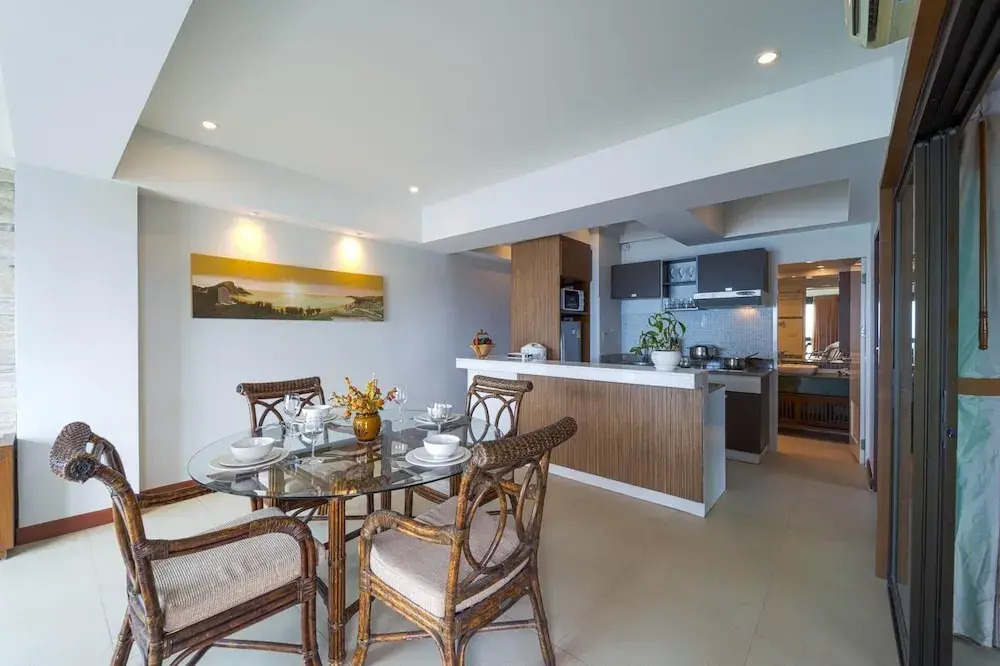Beachfront 2 bed Condo with Seaview BW2