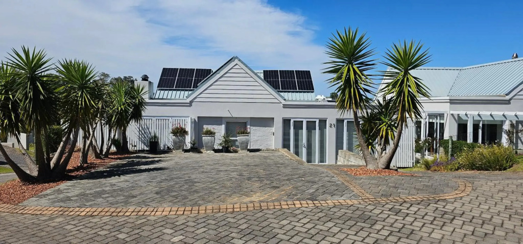 21 Manor Kingswood
