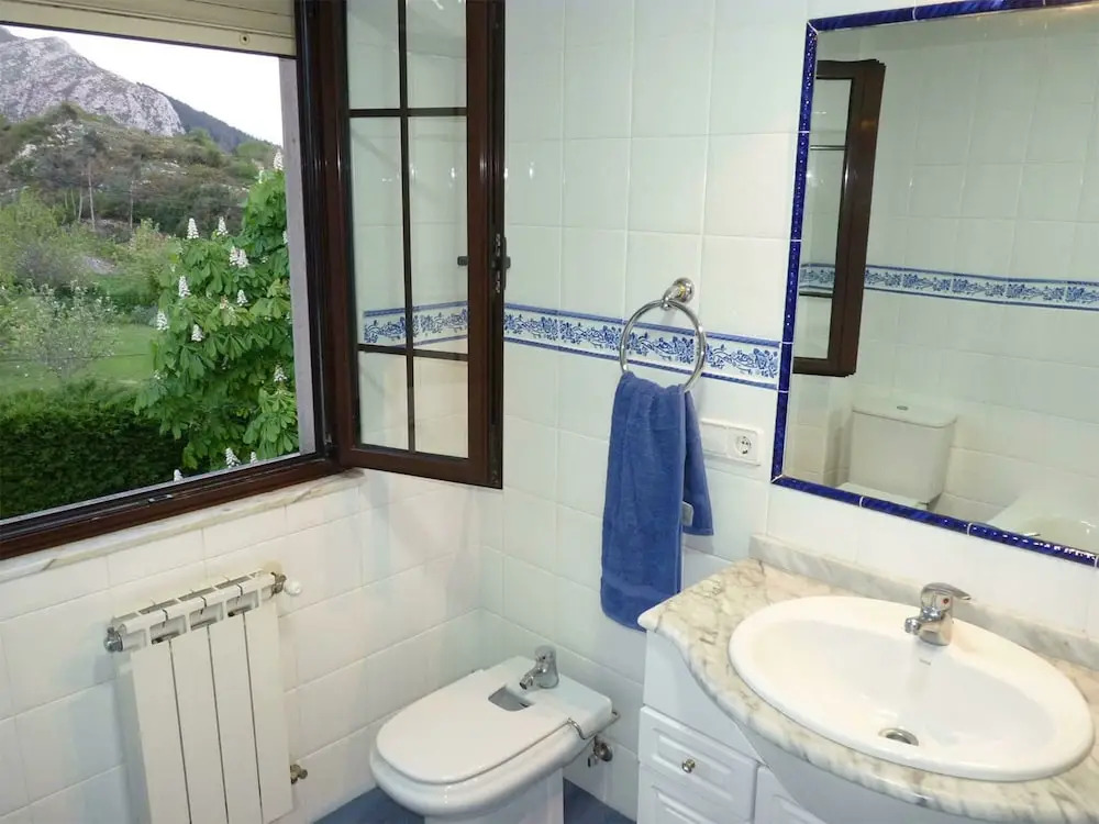 Heavenly Villa in Collia, Parres With Garden