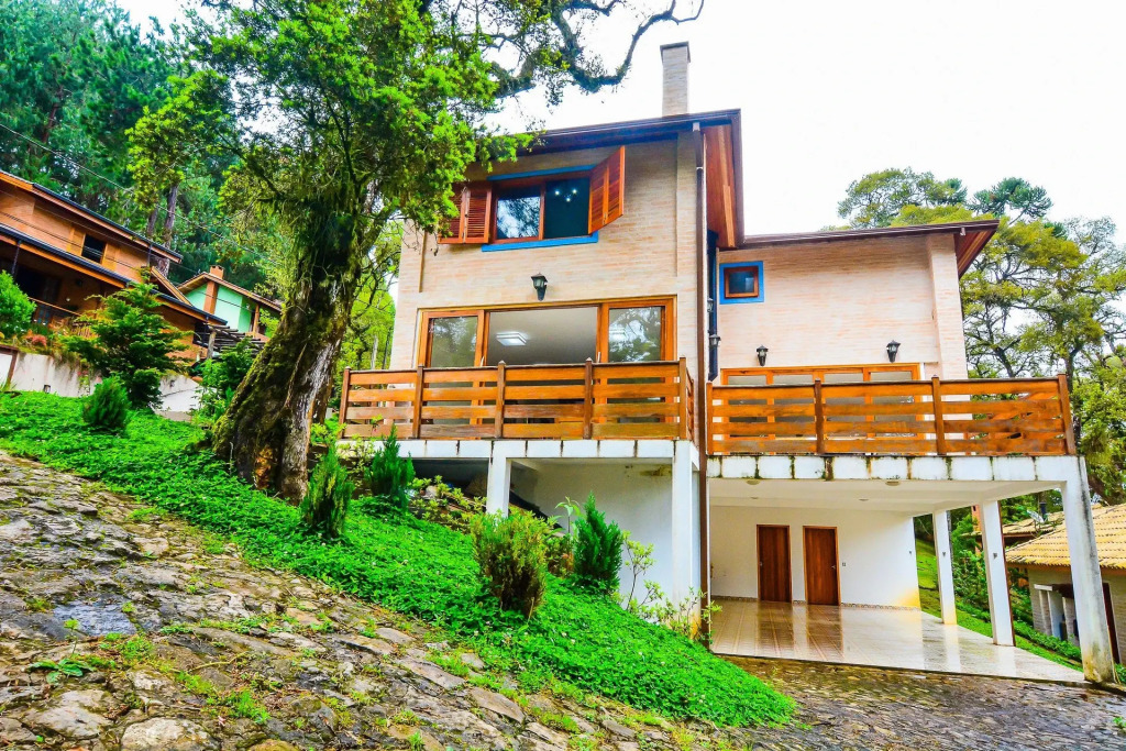 Linda e espaçosa casa em Monte Verde