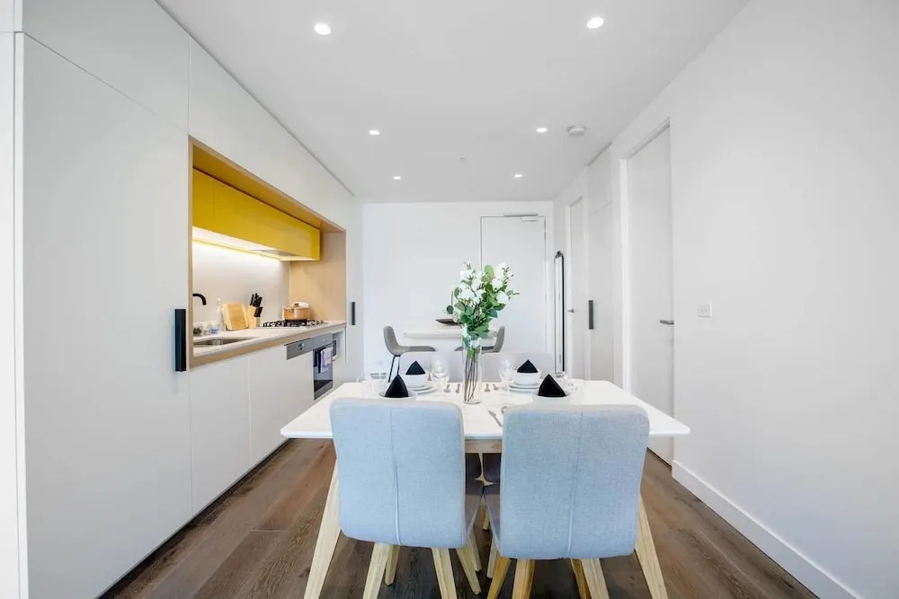 87 Docklands 2BD 2BTH Waterside with Carpark
