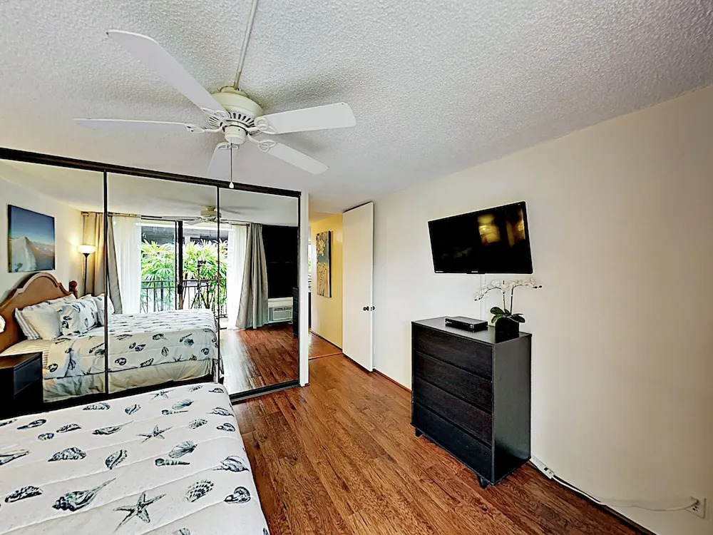 New Listing! Oceanfront W/ Resort Amenities 2 Bedroom Condo