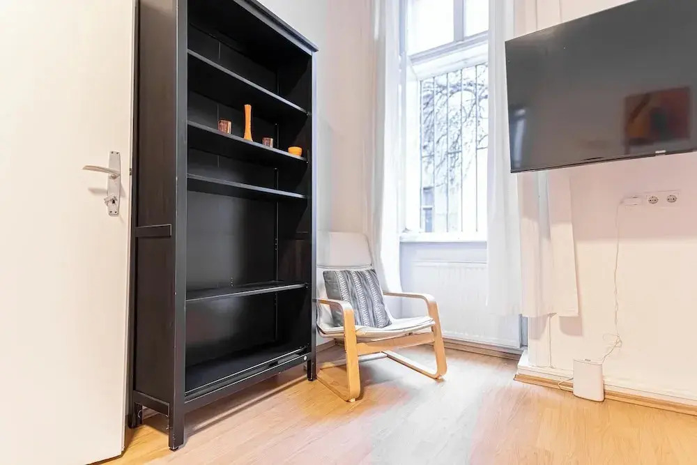 Cozy 2BR Apt With Great Connectivity